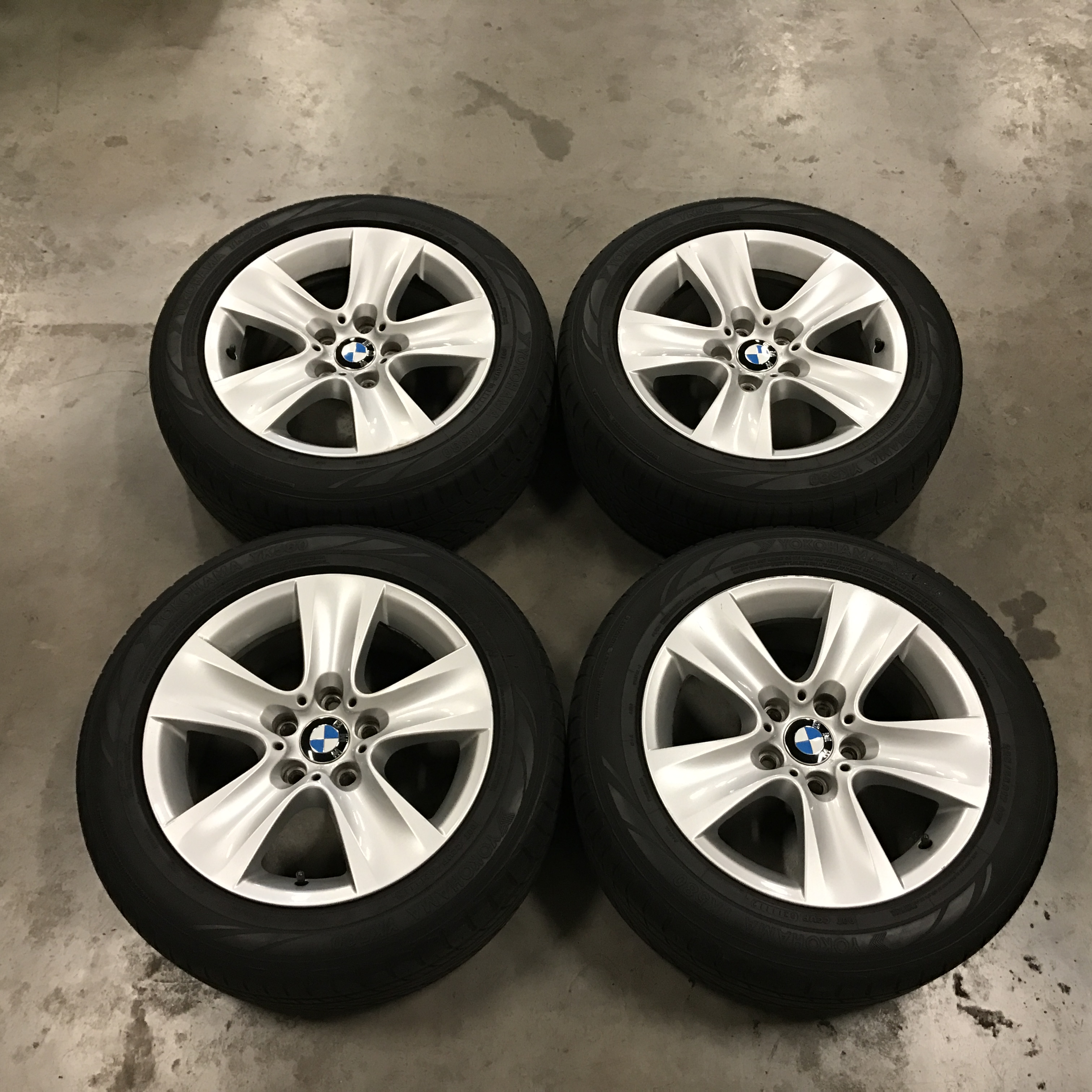 2011 BMW 528i Sedan Wheels and Tires