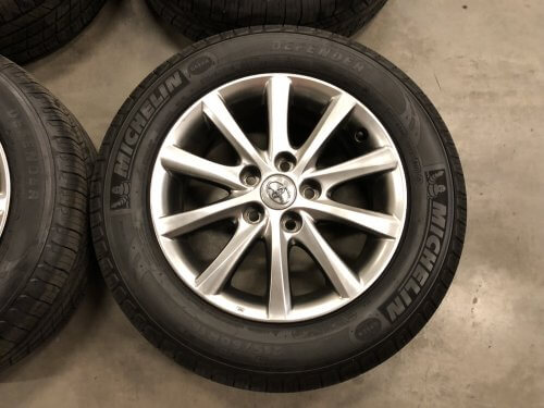 Toyota Camry Hybrid Wheels and Tires - Image 3