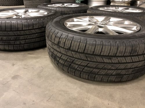 Toyota Camry Hybrid Wheels and Tires - Image 9