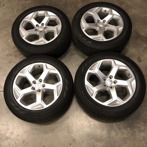 2018 Range Rover Sport OEM Wheels and Pirelli Tires