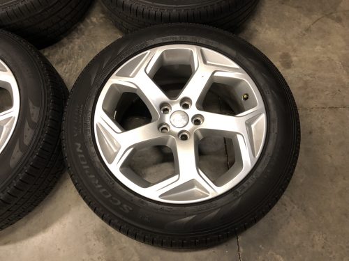 2018 Range Rover Sport OEM Wheels and Pirelli Tires - Image 3