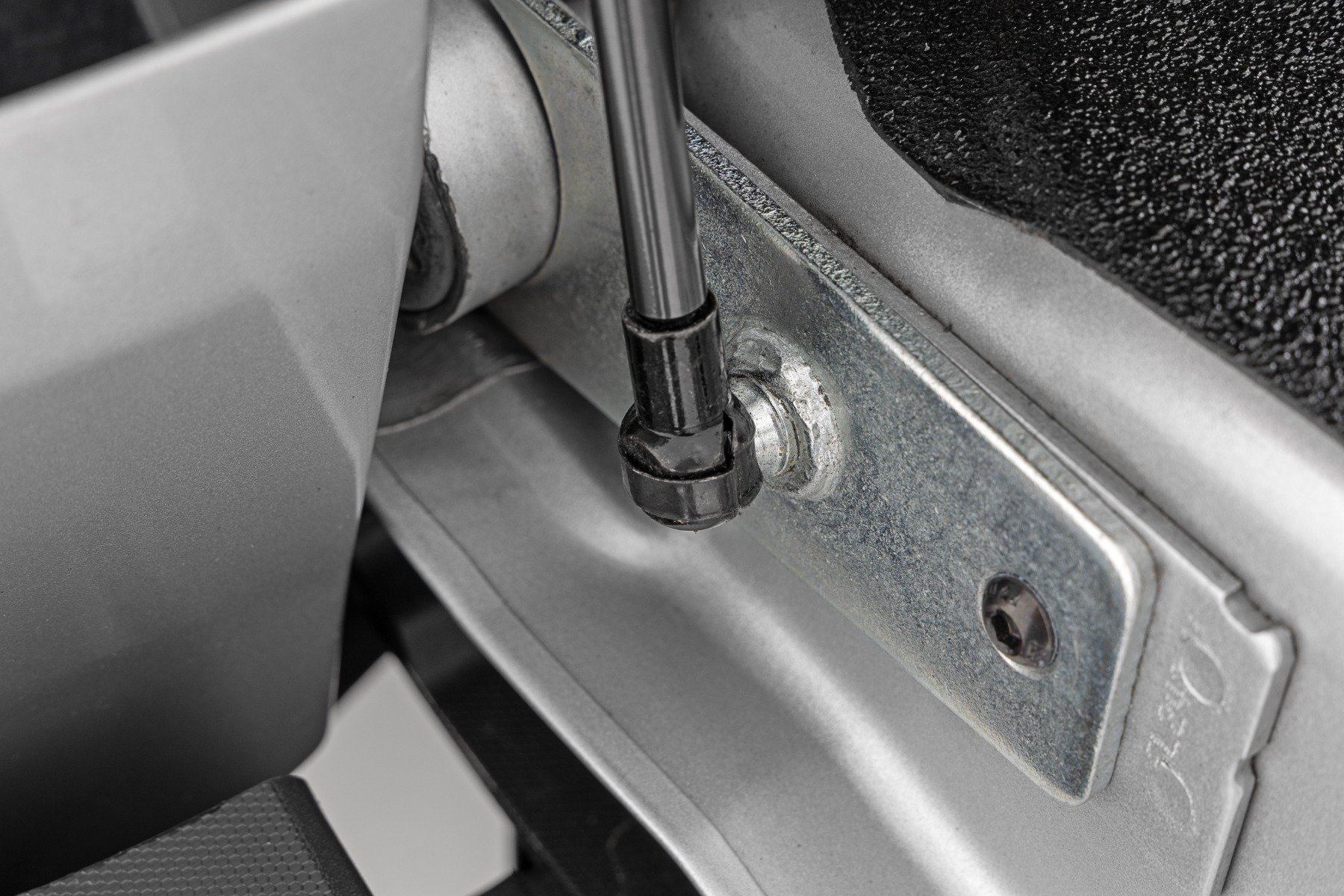 Tailgate Assist | Chevy/GMC Canyon/Colorado 2WD/4WD (2015-2022) - Image 4