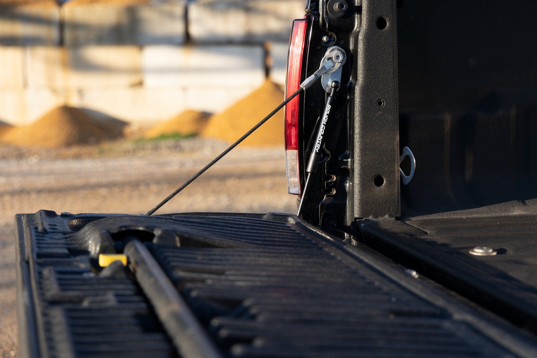 Tailgate Assist | Ford F-250/F-350 Super Duty 2WD/4WD (1999-2016) - Image 3