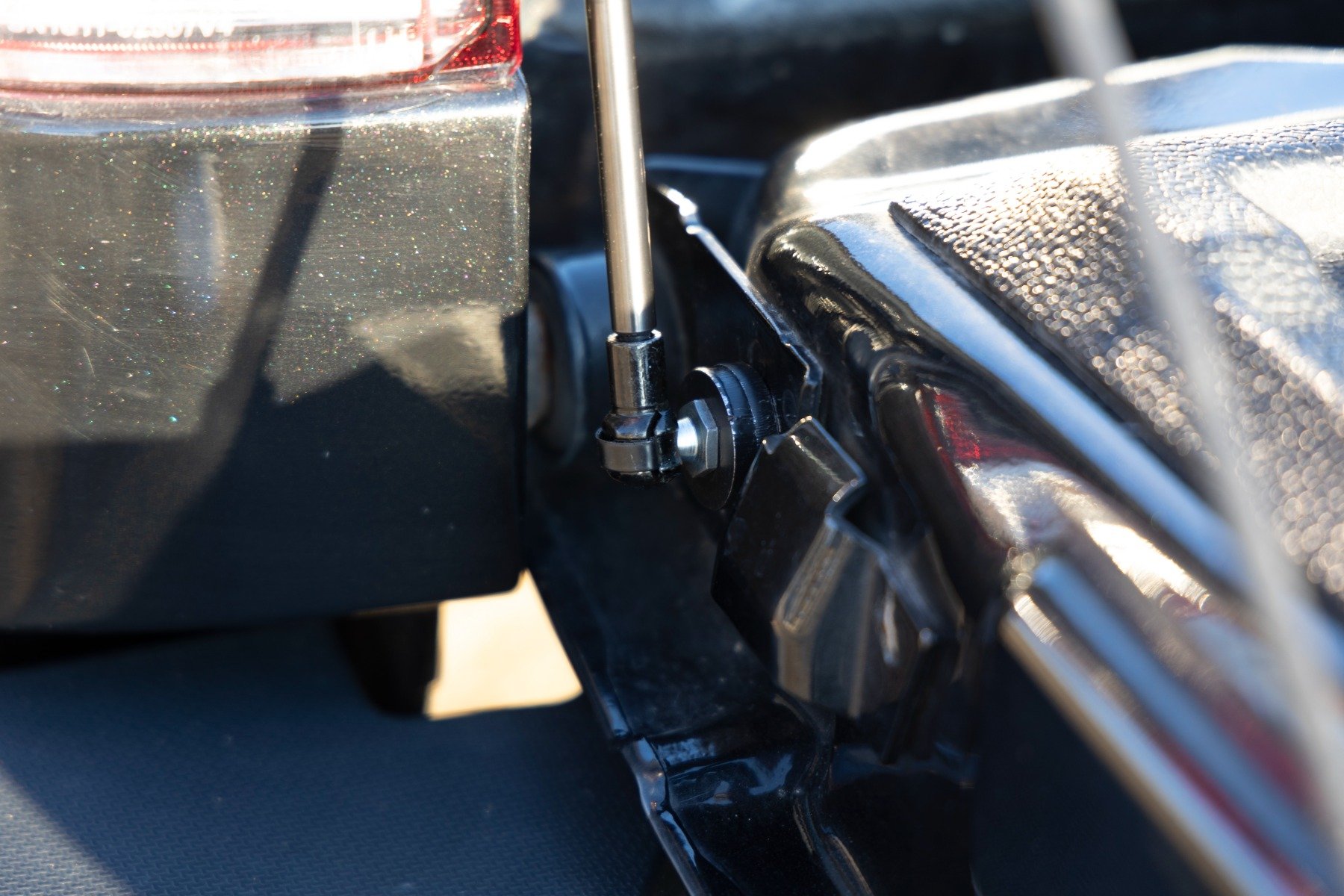 Tailgate Assist | Ford F-250/F-350 Super Duty 2WD/4WD (1999-2016) - Image 5