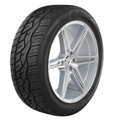 Nitto LT305/50R20 122/119 S