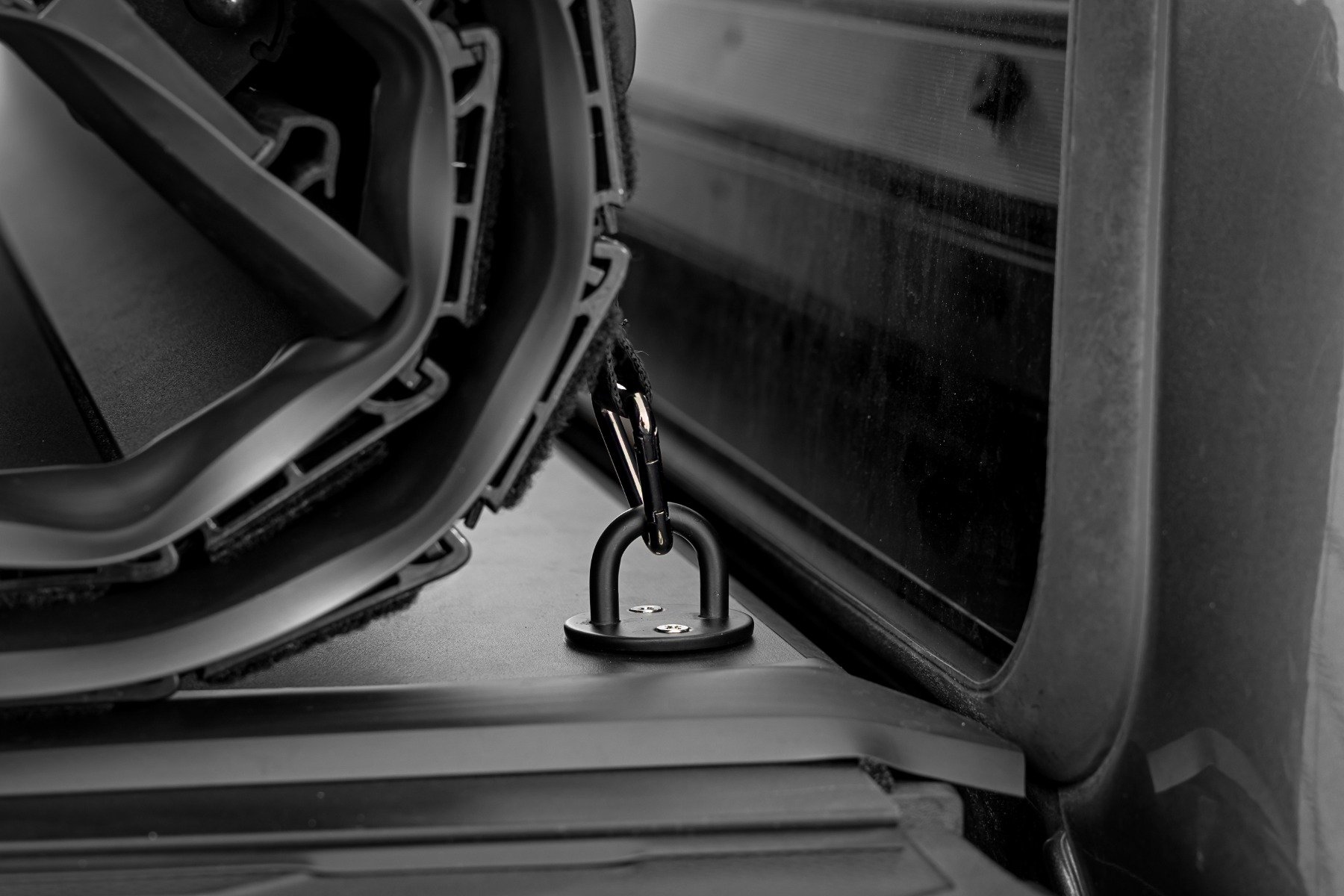 Hard Roll Up Bed Cover | 5' Bed | Toyota Tacoma 2WD/4WD (2016-2023) - Image 3