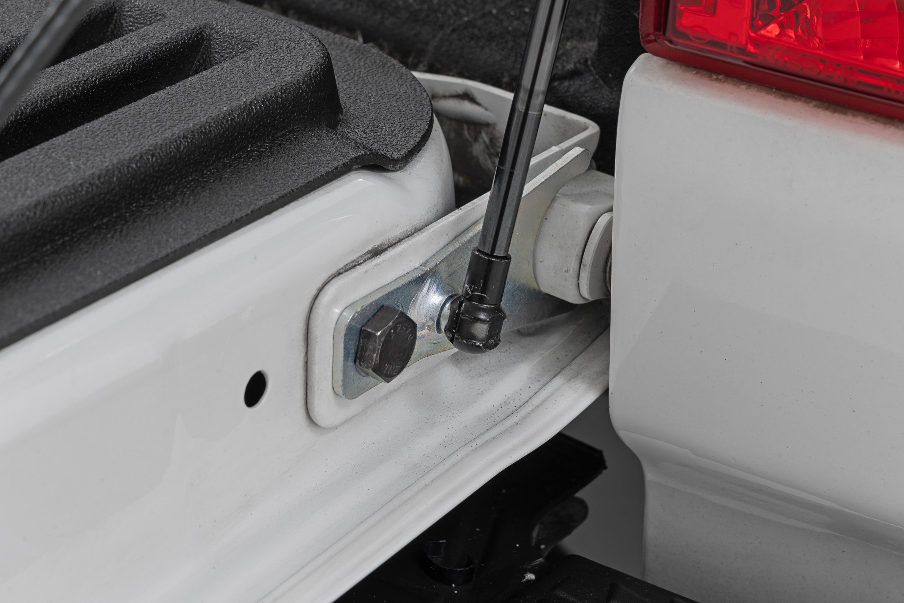 Tailgate Assist | Nissan Titan 2WD/4WD (2017-2024) - Image 2